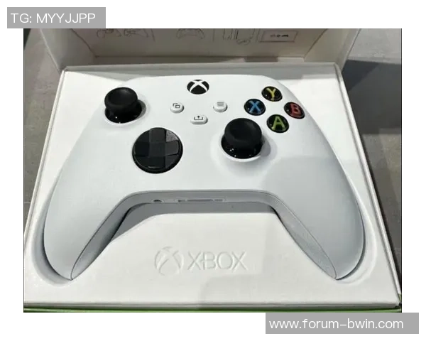 畅享游戏乐趣XboxOne手柄助你征战实况足球世界